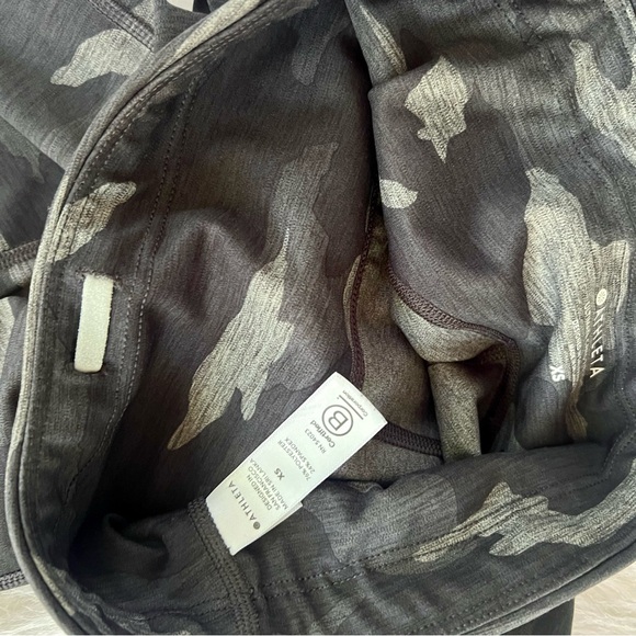 Athleta Ultimate Stash Pocket Camo 7/8 Tight - Picture 9 of 11